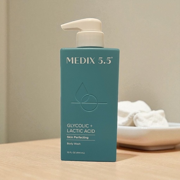 MEDIX 5.5 Glycolic + Lactic Acid Skin Perfecting Body Wash | 15 oz - Picture 1 of 1